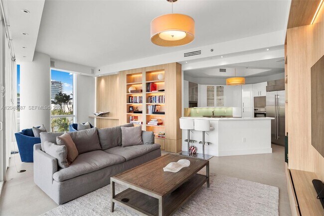 Foto del edificio - 100 South Pointe Dr