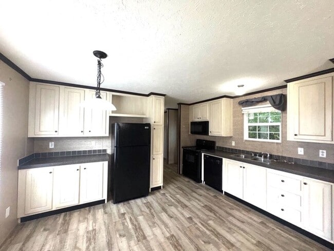 Building Photo - University Estates 59