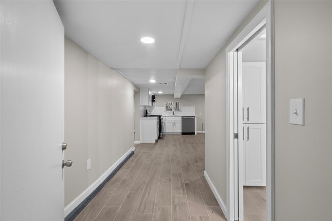 Building Photo - 1118 Avenue K Down