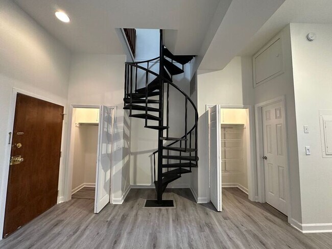 Foto del edificio - 235 King St