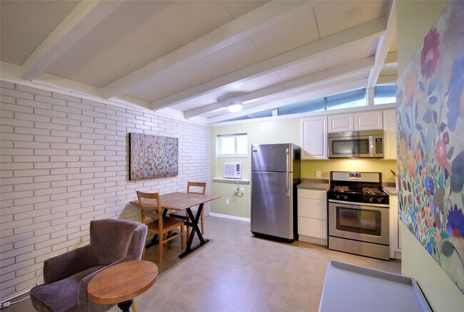 Foto del edificio - 2325 Newfield Ln