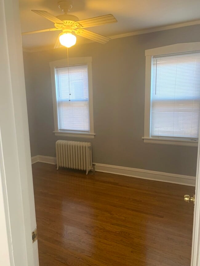 Building Photo - 4421 W Wrightwood Ave
