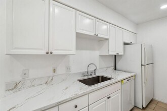 Building Photo - 5809 Coventry Ln
