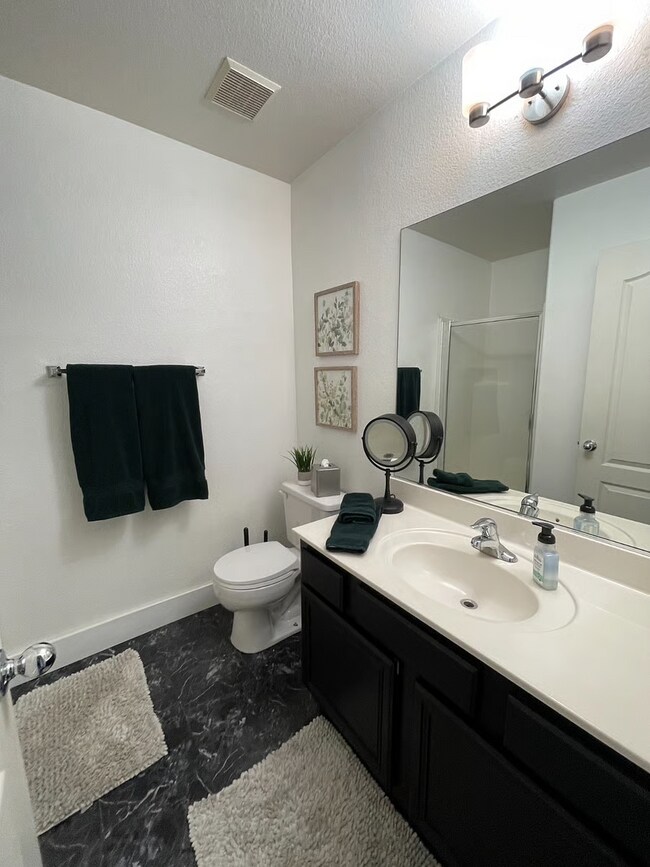 Foto del edificio - 329 Fountain Crossing Ln