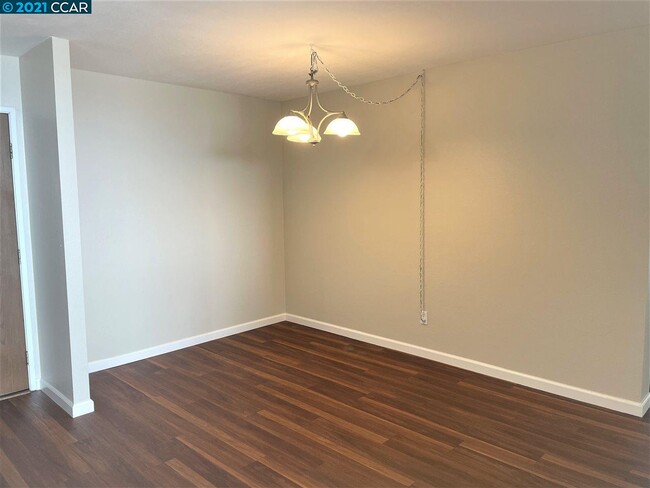 Building Photo - 555 Pierce St