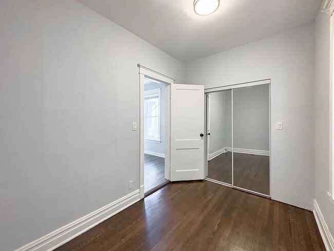 Foto del edificio - 3649 W Montrose Ave