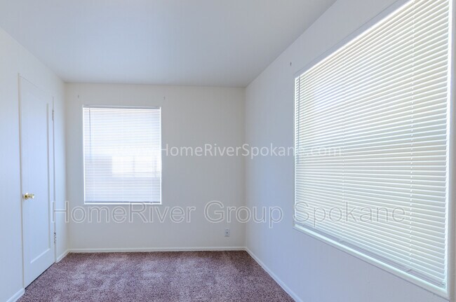 Foto del edificio - 5528 N Milton St