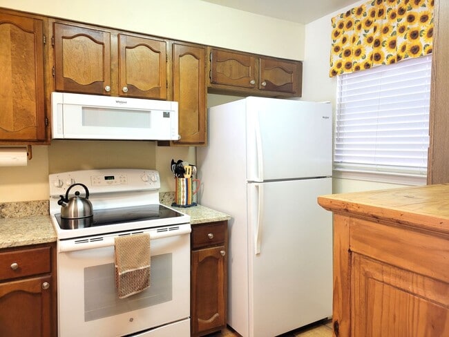 Building Photo - Furnished Condo With Views