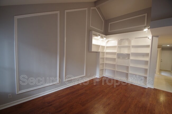 Building Photo - 1063 Via Colinas