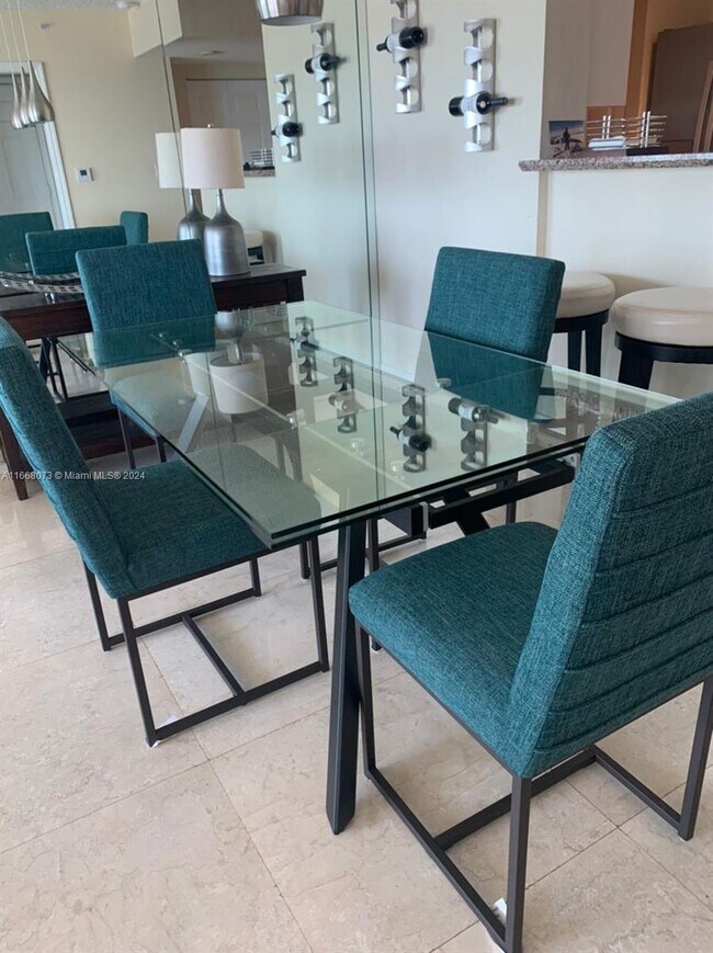 Building Photo - 1155 Brickell Bay Dr