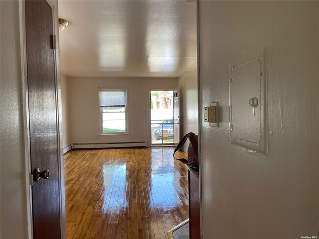 Building Photo - 680 Evelyn Ave