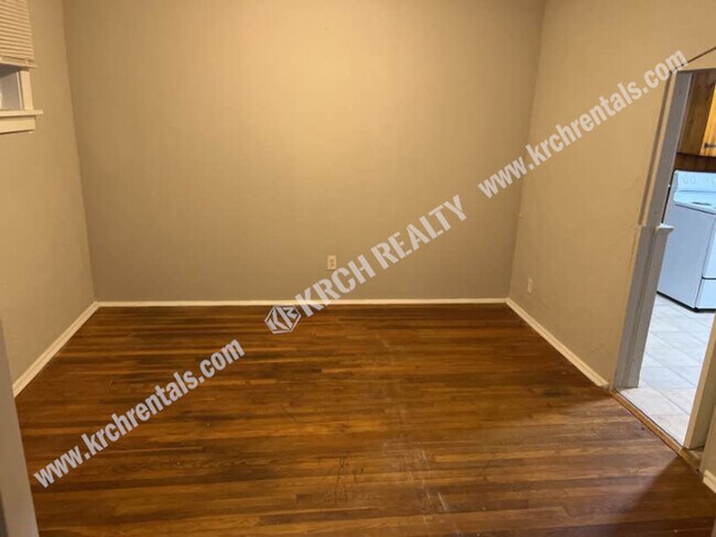 Building Photo - Large 3-Bed Home Located Near Hwy 70