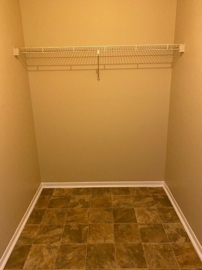 Foto del edificio - COMING SOON! 1 Bedroom Apartment in Butler!!!