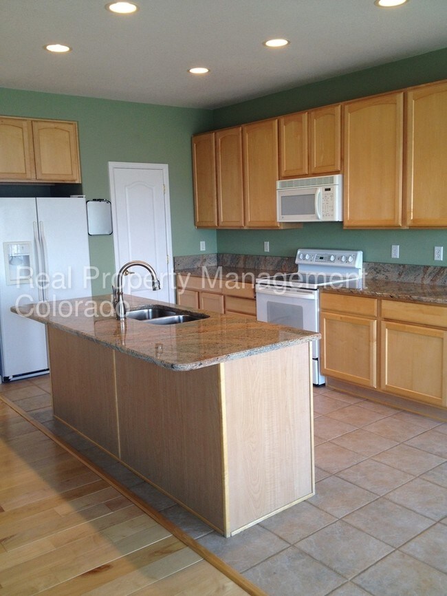 Building Photo - Great Home with Mountain Views