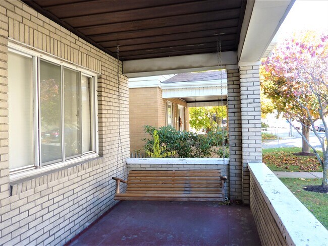Front porch w swing - 802 Fordham Ave