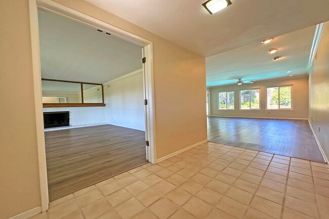Building Photo - 1562 Whittier Ave