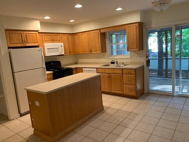 Building Photo - 28 Seagrave Ln