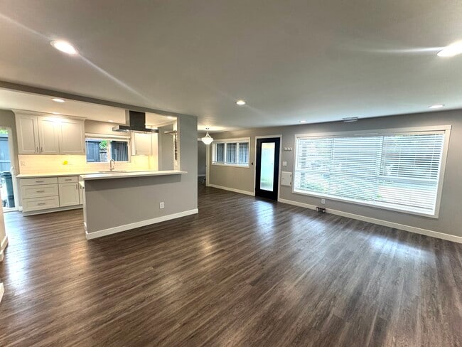Building Photo - 7513 28th Ave SW