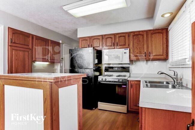 Foto del edificio - 3903 Lexington Dr