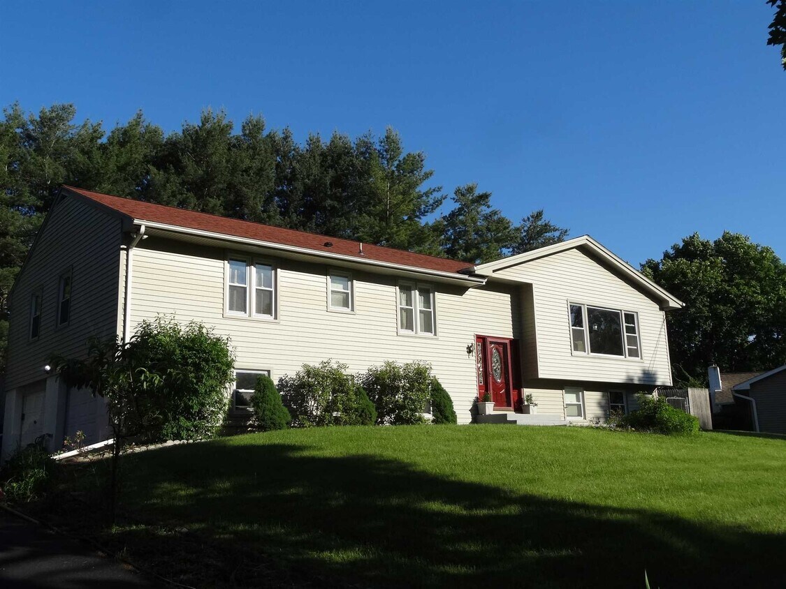 Primary Photo - 23 Pasture Ln
