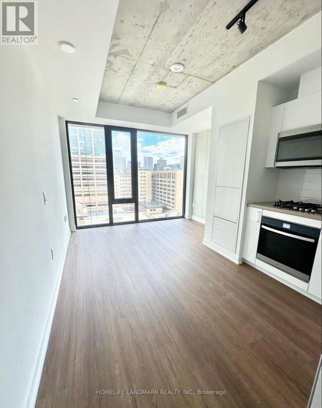 Building Photo - 195 McCaul St