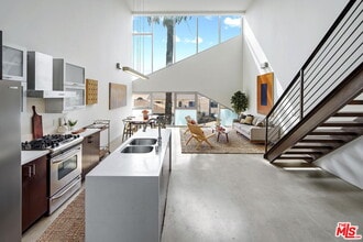 Building Photo - 803 Wilcox Ave