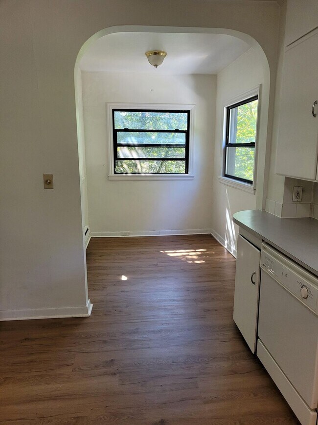 Building Photo - 11238 NE 68th St