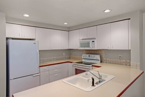 Building Photo - 2125 California Ave SW