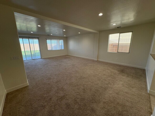 Foto del edificio - Woodside Home in NW Visalia coming soon!!