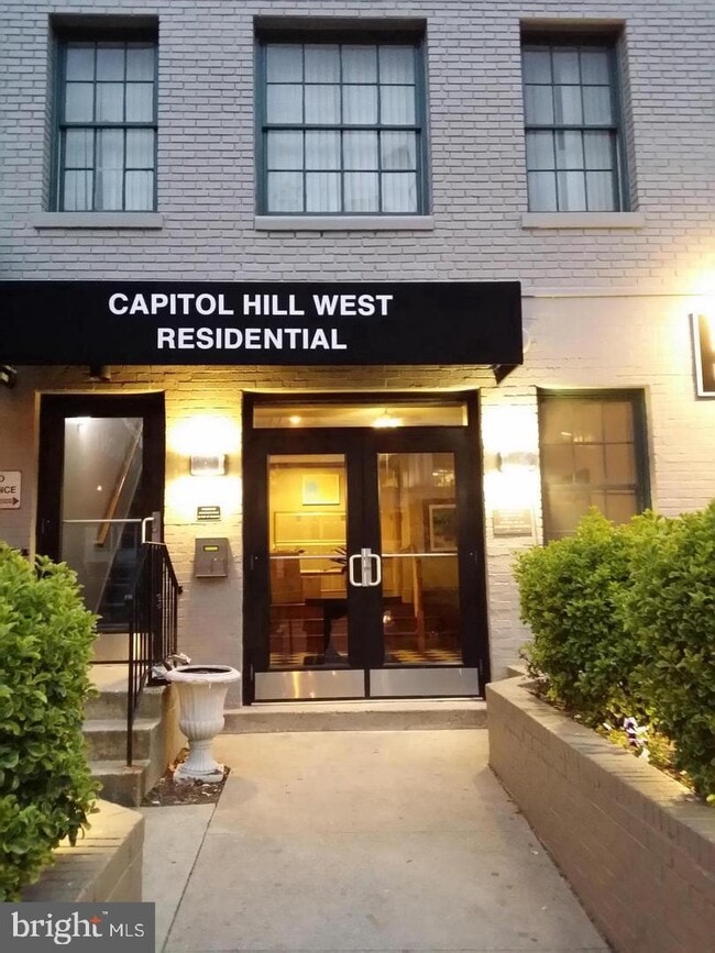 Building Photo - Fully Furnished Beautiful Efficiency Condo...