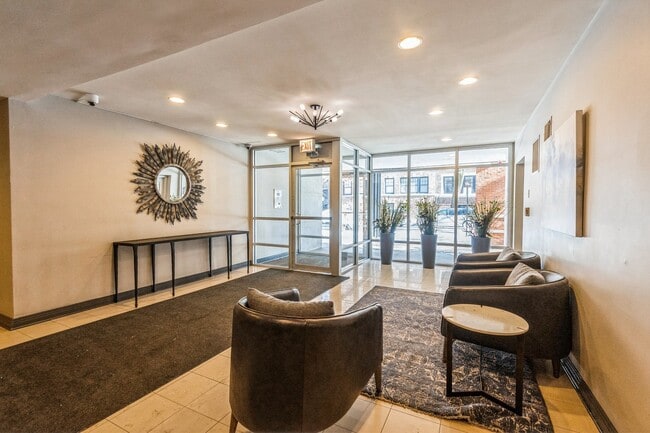 Building Photo - 2300 N Commonwealth Ave