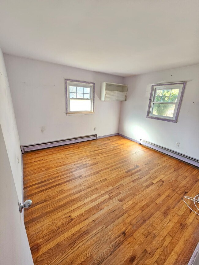 Building Photo - 4 Merriewold Ln N