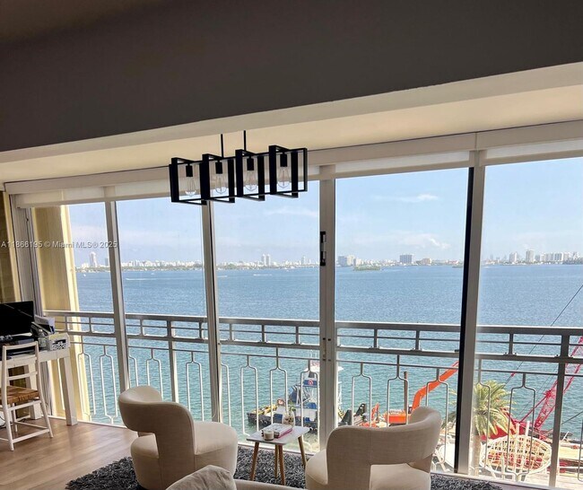 Building Photo - 11111 Biscayne Blvd