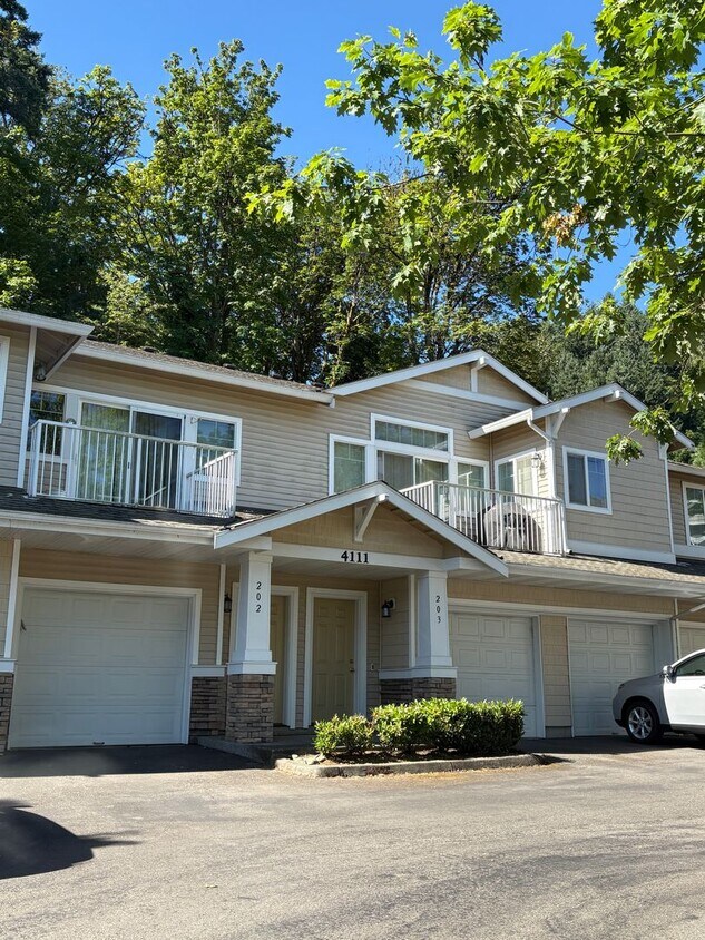 Foto principal - Bright and Sunny 2-bed 1-bath condo Kent!
