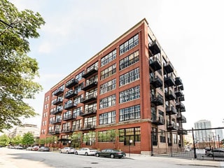 Building - 525 W Superior St