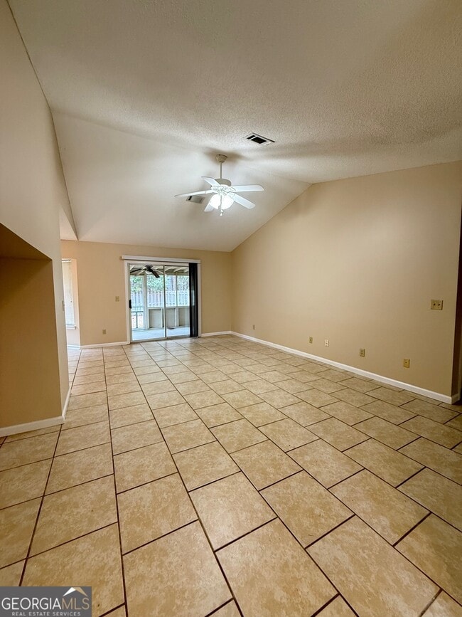 Foto del edificio - 504 Woodbridge Rd