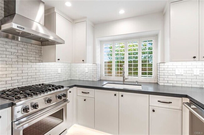 Foto del edificio - 2750 Point Del Mar