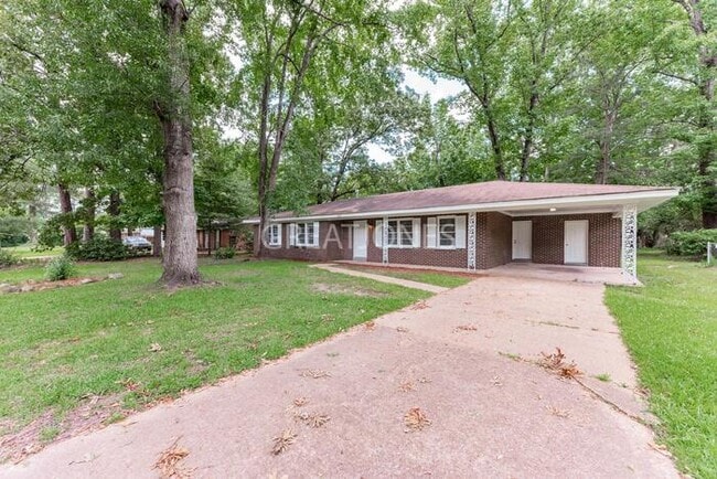 Building Photo - 5420 Pine St