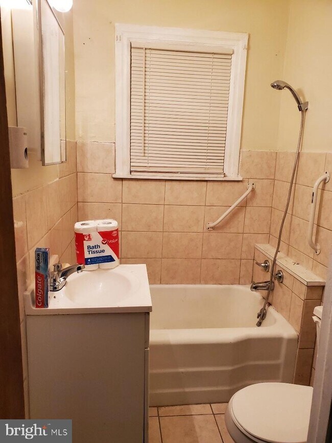 Foto del edificio - 317 E 20th St