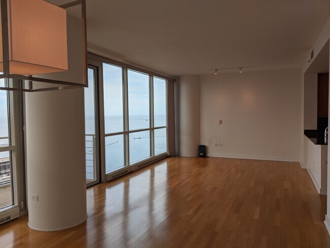 Foto del edificio - 250 E Pearson St