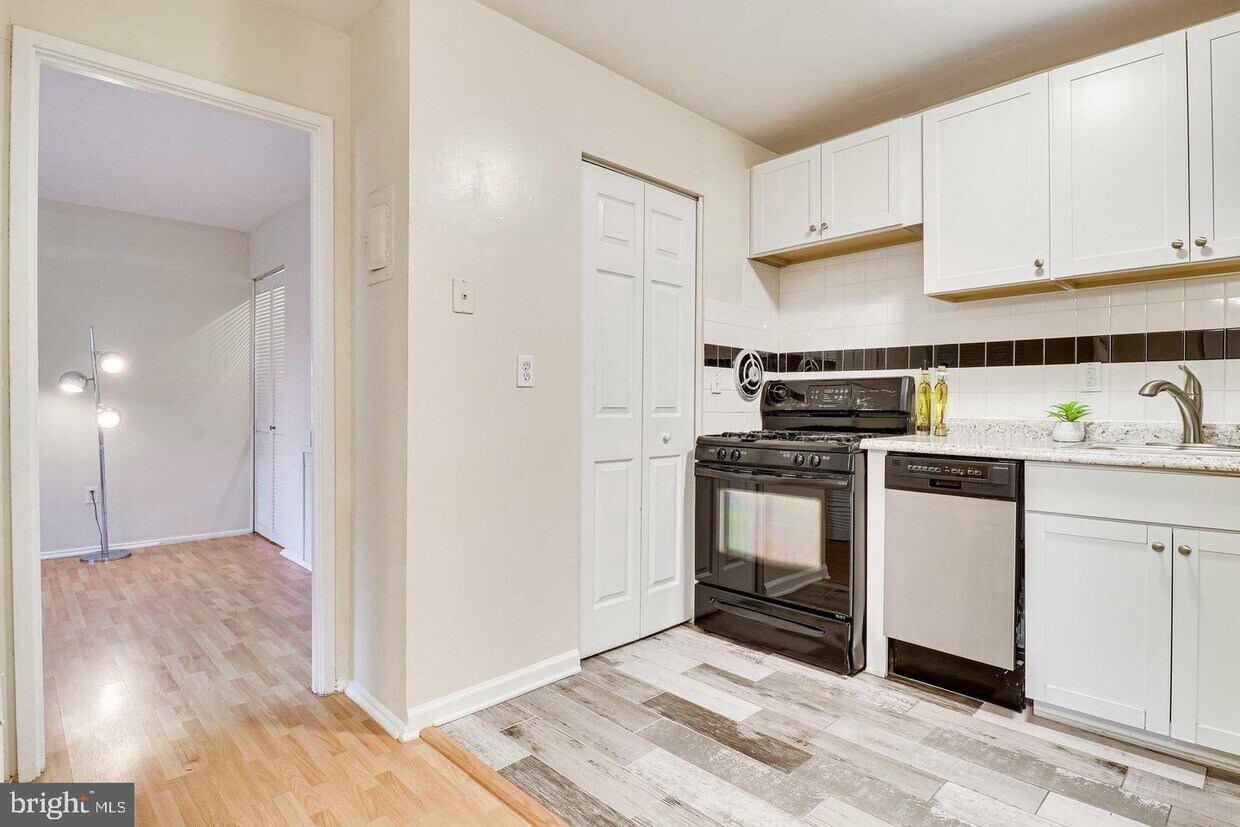 7475 Little River Turnpike Unit 201, Annandale, VA 22003 Room for