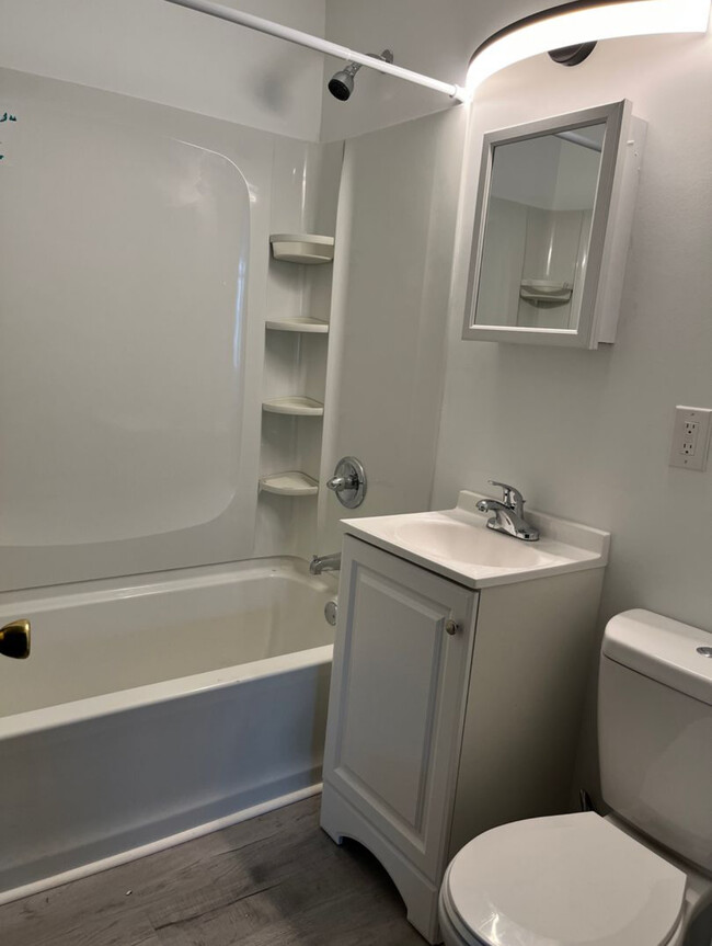 Building Photo - 100 Midland Heights Cir
