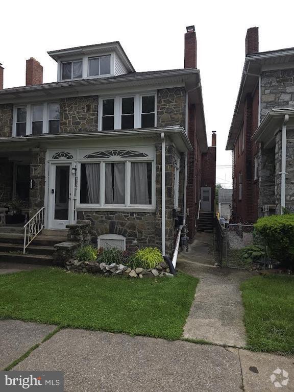 Building Photo - 3021 Derry St