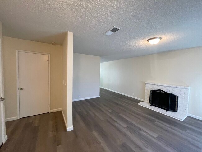 Building Photo - 361 Inverness Dr