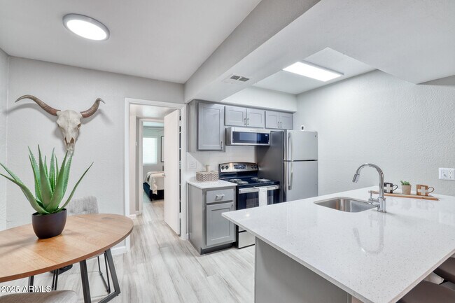 Foto del edificio - 815 E Bethany Home Rd