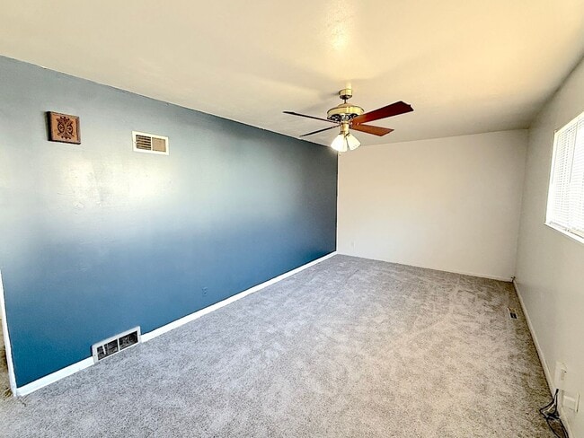 Building Photo - 4 Bedroom Home Near KU Med