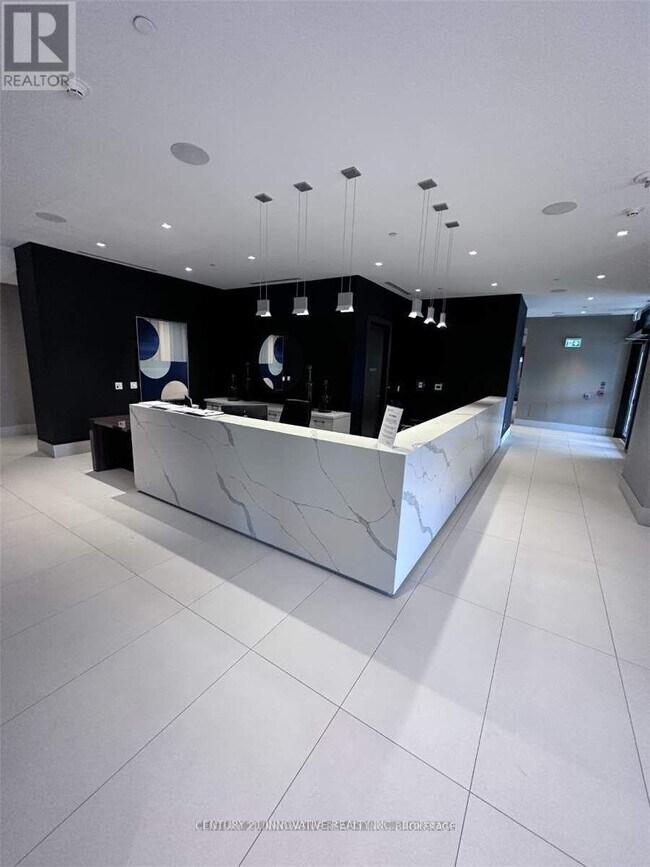 Photo du bâtiment - 2550-2550 Simcoe St N