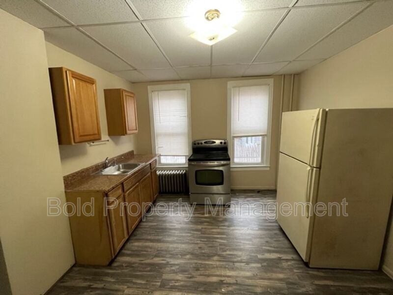 Primary Photo - 611 Pear St