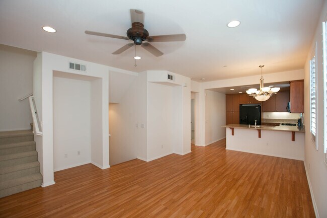 Building Photo - 720 S San Fernando Blvd