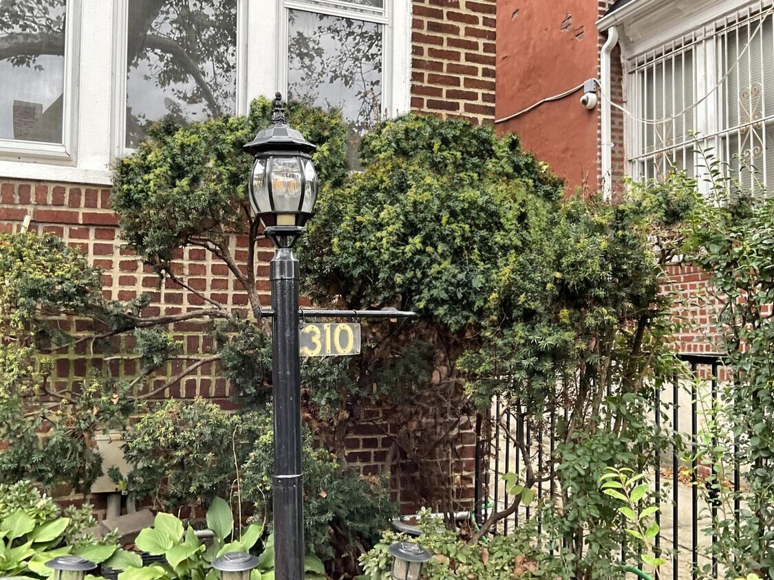 310 Montgomery St, Brooklyn, NY 11225 Townhome Rentals in Brooklyn NY